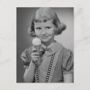 Mädchen, das Eis isst Postkarte