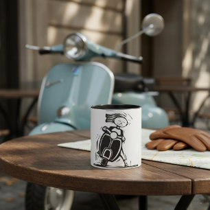 Mädchen fährt auf einem Roller Tasse