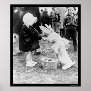 Mädchen Fütternd Osterhase 1929 Poster