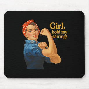 Mädchen halten meine Ohrringe gegen Trump Rosie Th Mousepad