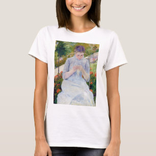 Mädchen im Garten, Mary Cassatt T-Shirt