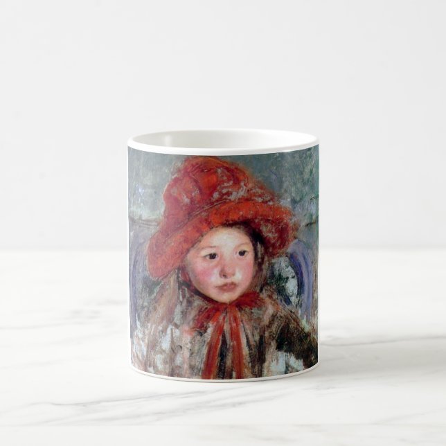 Mädchen in einem großen Red Hat, Mary Cassatt Kaffeetasse (Mittel)