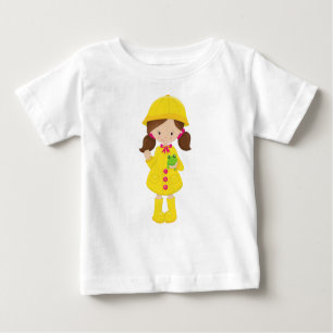 Mädchen in Regenmantel, Stiefel, braune Haare, Fro Baby T-shirt