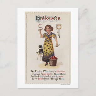 Mädchen in schwarzem Katzenkleid mit schwarzer Kat Postkarte