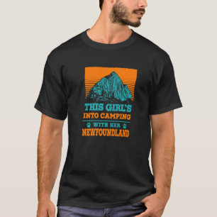 Mädchen ins Camping mit ihrem Neufundland Hund Mam T-Shirt