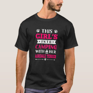 Mädchen ins Camping mit ihrer Airedale Terrier Cam T-Shirt