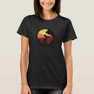 Mädchen klettert Vintage Retro Sonnenuntergang T-Shirt