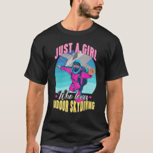 Mädchen liebt Indoor-Skydiving für einen Fallschir T-Shirt