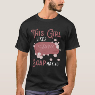 Mädchen machen gerne Seife und machen Hobby T-Shirt
