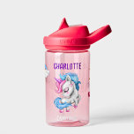 Mädchen Magical Unicorn Regenbogen Kinder Personal Trinkflasche<br><div class="desc">Dieses hübsche Design besticht durch ein niedliches Einhorn, einen Regenbogen, Herzen und Sterne. Es ist Teil eines passenden Set von Accessoires. Dieses Design zeichnet sich durch die Farben des Regenbogens aus, mit besonderem Augenmerk auf Rosa, Blau und lila. Sie können es leicht anpassen und den Namen Ihres kleinen Mädchens hinzufügen....</div>