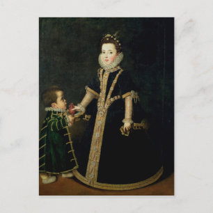 Mädchen mit einem Zwerg, das für ein Portrait geha Postkarte