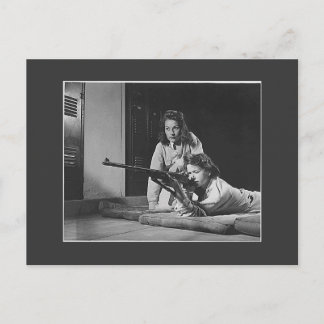 Mädchen mit Gewehren, 1940er Postkarte