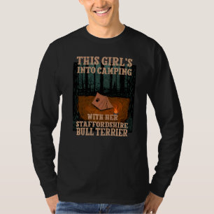 Mädchen mit ihrem Staffordshire Bull Terrier zelte T-Shirt