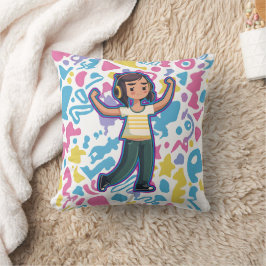 Mädchen mit Kopfhörern, die selbstbewusst spielen Kissen