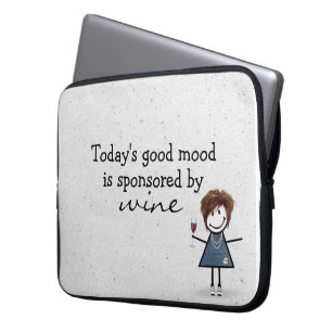 Mädchen mit Wein und Sneakern Laptopschutzhülle