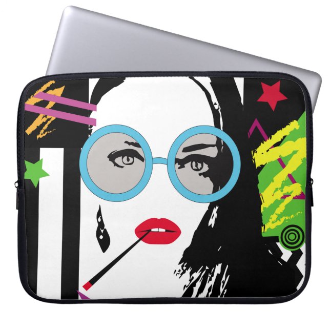 Mädchen mit Zigarette und ungeschliffener farbiger Laptopschutzhülle (Vorderseite)