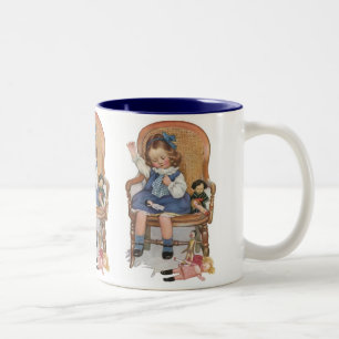 Mädchen näht Puppen Zweifarbige Tasse