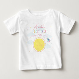Mädchen Niedlich erste Reise um die Sonne Personal Baby T-shirt
