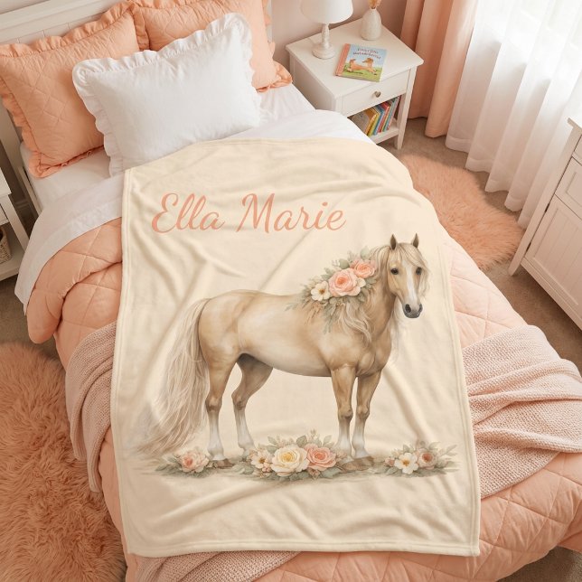 Mädchen Pfirsich Pferd Rose Monogramm Name  Fleecedecke (Von Creator hochgeladen)