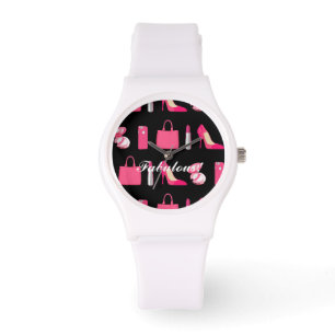 Mädchen sehen zu armbanduhr
