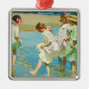Mädchen Spazieren im Wasser am Meer Ornament Aus Metall