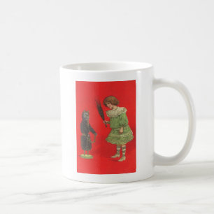 Mädchen spielen mit Krampuspuppe Tasse