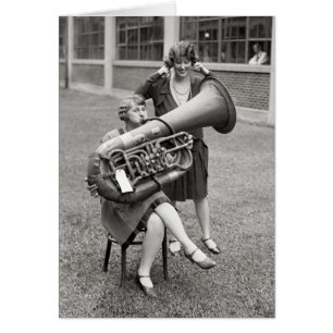Mädchen spielt Tuba, 1928
