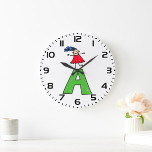 Mädchen tanzt auf grünem Buchstaben A Spaß Alphabe Große Wanduhr