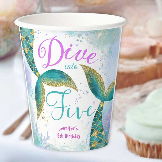 Mädchen tauchen am 5. Geburtstag Pappbecher (Von Creator hochgeladen)