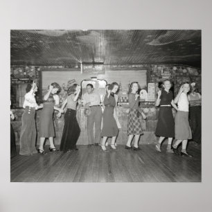 Mädchen übernachten, 1938. Vintages Foto Poster