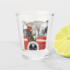 Mädchen und ein Mops Hund in einem roten Auto Schnapsglas