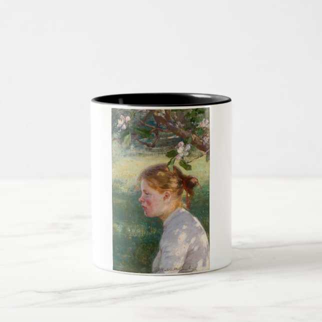 Mädchen unter dem Apfelbaum (von Danielson-Gambogi Zweifarbige Tasse (Mittel)
