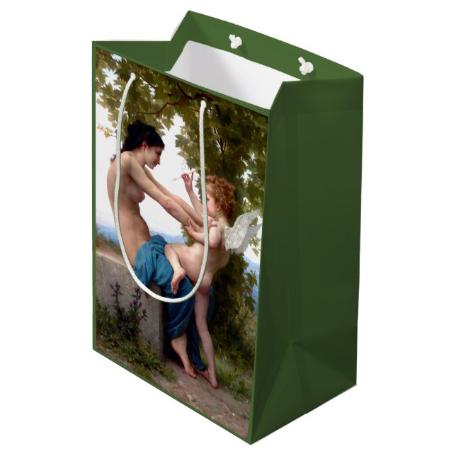 Mädchen verteidigt sich gegen Eros Cupid Fine Art Mittlere Geschenktüte (Rückseite Schrägansicht)