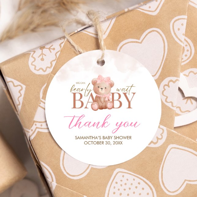 Mädchen wir können frühes Abwarten Baby Duwerv Geschenkanhänger (We Can Bearly Wait Pink Bear Baby Shower Round Favor Tags)