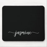 Mädcheneinfacher Personalisierter Monogrammname Mousepad<br><div class="desc">Elegante Girly Black Simple Minimalistisch Monogram Name Signature Script Custom Personalisiert Mousepad. Diese Design mit Ihrem Vornamen in einem hübschen handgeschriebenen Stil Swash Schwanz Schriftart Typografie in Weiß auf schwarzem Hintergrund. Diese lassen sich einfach anpassen. Grosses, stilvolles Frauengeschenk zum Geburtstag, Muttertag, Brautparty, 16. Geburtstag und es ist für das Mädchen,...</div>