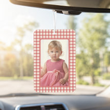Mädchenfoto auf rot-weiß kariertem Gingham-Karo