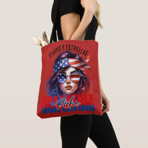 Mädchenhafte Latina Fourth of July Unabhängigkeit
