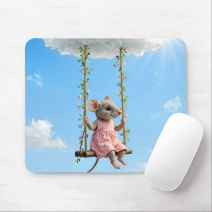 Mädchenmaus auf einer Schaukel Mousepad