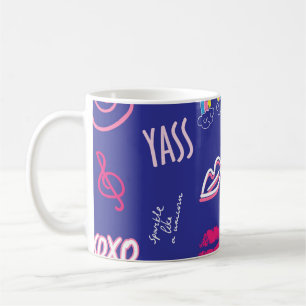 Mädchenmode nahtloses Muster mit Slogan. Hand geze Kaffeetasse