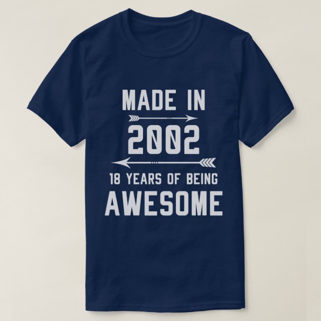 Made in 2002 18 Years of Phantastisch Gift Men Wom T-Shirt (Design vorne)