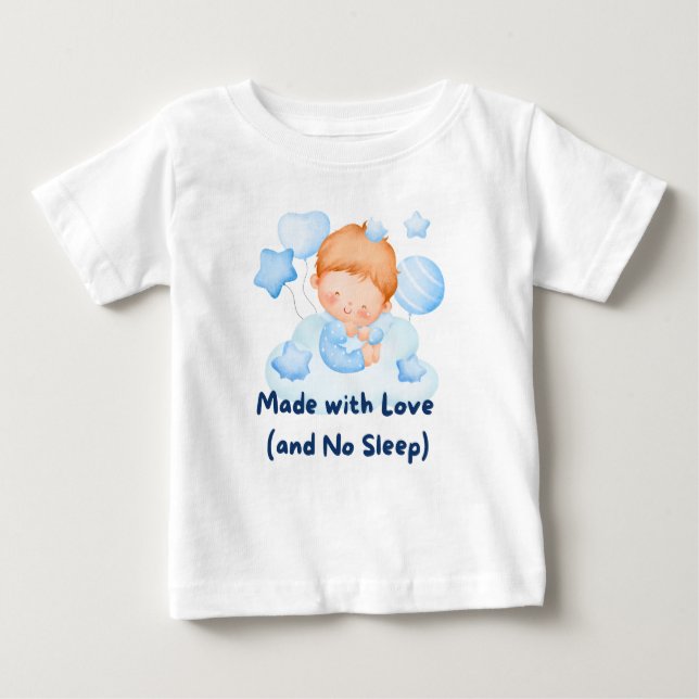 👶 "Made with Liebe (and No Sleep)" 💕 Baby T-shirt (Vorderseite)
