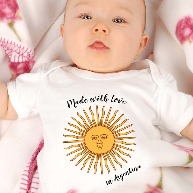 Made with Liebe in Argentina / flag, Sol de Mayo Baby Strampler (Von Creator hochgeladen)
