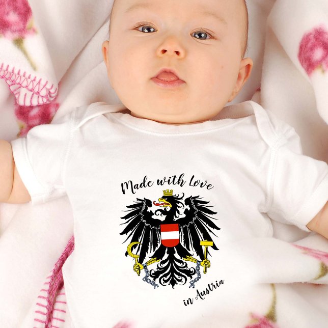 Made with Liebe in Austria / Austrian flagge Baby Strampler (Von Creator hochgeladen)