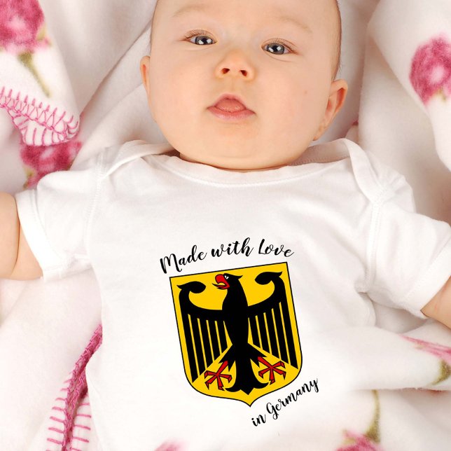 Made with Liebe in Germany / German flagge Baby Strampler (Von Creator hochgeladen)