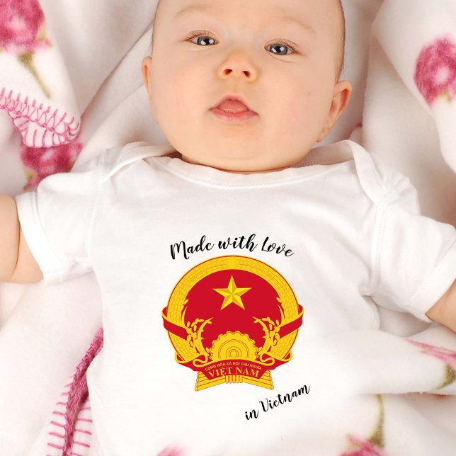 Made with Liebe in Vietnam / Vietnamesisch flagge Baby Strampler (Von Creator hochgeladen)