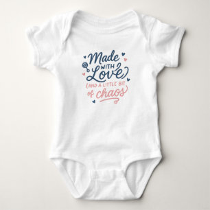 Made with Liebe (und ein bisschen Chaos) Baby Strampler