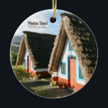 Madeira Island Foto mit typischen Häusern, Portuga Keramik Ornament<br><div class="desc">Dies ist ein Foto von Madeira, Portugal, das die typischen Häuser zeigt. Madeira begeistert mit seiner bezaubernden Schönheit inmitten des Atlantiks. Dieses Paradies besticht durch atemberaubende Landschaften, eine lebendige Flora und eine reiche Kulturgeschichte. Eine der berühmtesten Sehenswürdigkeiten der Insel ist Santana's Typical Houses, eine Sammlung von bezaubernden Wohnungen, die das...</div>