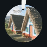 Madeira Island Foto mit typischen Häusern, Portuga Ornament<br><div class="desc">Dies ist ein Foto von Madeira, Portugal, das die typischen Häuser zeigt. Madeira begeistert mit seiner bezaubernden Schönheit inmitten des Atlantiks. Dieses Paradies besticht durch atemberaubende Landschaften, eine lebendige Flora und eine reiche Kulturgeschichte. Eine der berühmtesten Sehenswürdigkeiten der Insel ist Santana's Typical Houses, eine Sammlung von bezaubernden Wohnungen, die das...</div>