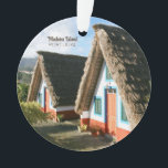 Madeira Island Foto mit typischen Häusern, Portuga Ornament<br><div class="desc">Dies ist ein Foto von Madeira, Portugal, das die typischen Häuser zeigt. Madeira begeistert mit seiner bezaubernden Schönheit inmitten des Atlantiks. Dieses Paradies besticht durch atemberaubende Landschaften, eine lebendige Flora und eine reiche Kulturgeschichte. Eine der berühmtesten Sehenswürdigkeiten der Insel ist Santana's Typical Houses, eine Sammlung von bezaubernden Wohnungen, die das...</div>