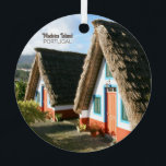 Madeira Island Foto mit typischen Häusern, Portuga Ornament Aus Metall<br><div class="desc">Dies ist ein Foto von Madeira, Portugal, das die typischen Häuser zeigt. Madeira begeistert mit seiner bezaubernden Schönheit inmitten des Atlantiks. Dieses Paradies besticht durch atemberaubende Landschaften, eine lebendige Flora und eine reiche Kulturgeschichte. Eine der berühmtesten Sehenswürdigkeiten der Insel ist Santana's Typical Houses, eine Sammlung von bezaubernden Wohnungen, die das...</div>